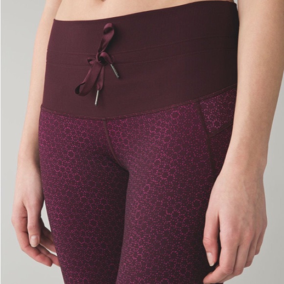 lululemon athletica Pants - lululemon Shake It Out Crop Leggings